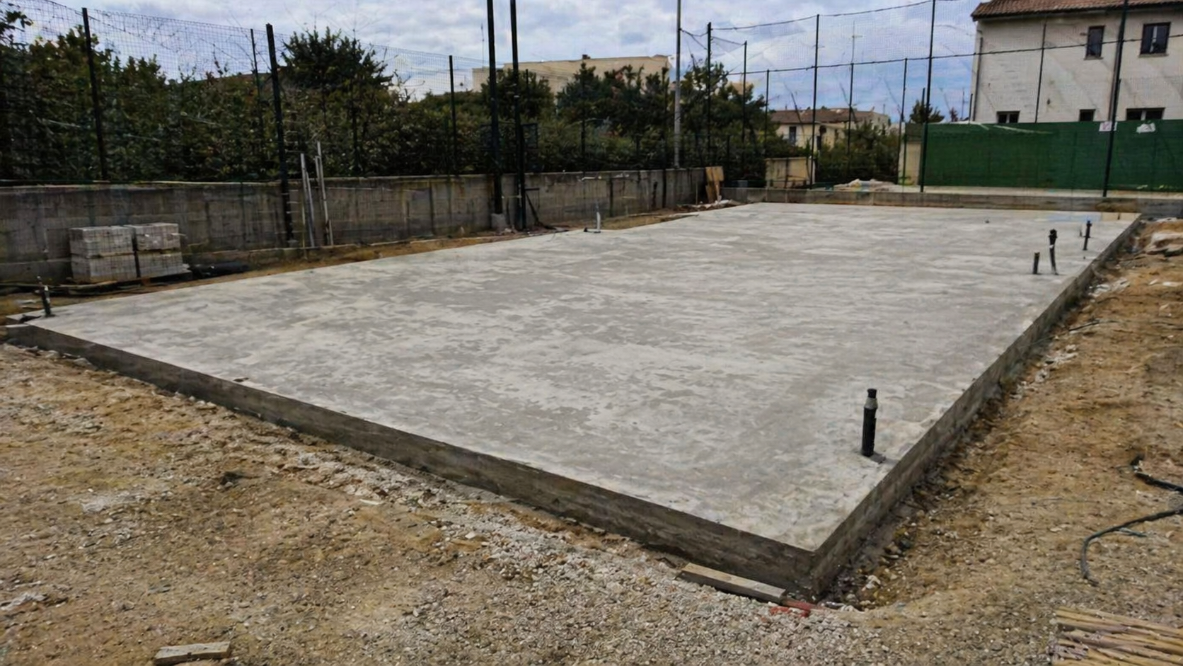 أساس خرساني لتركيب ملعب بادل احترافي