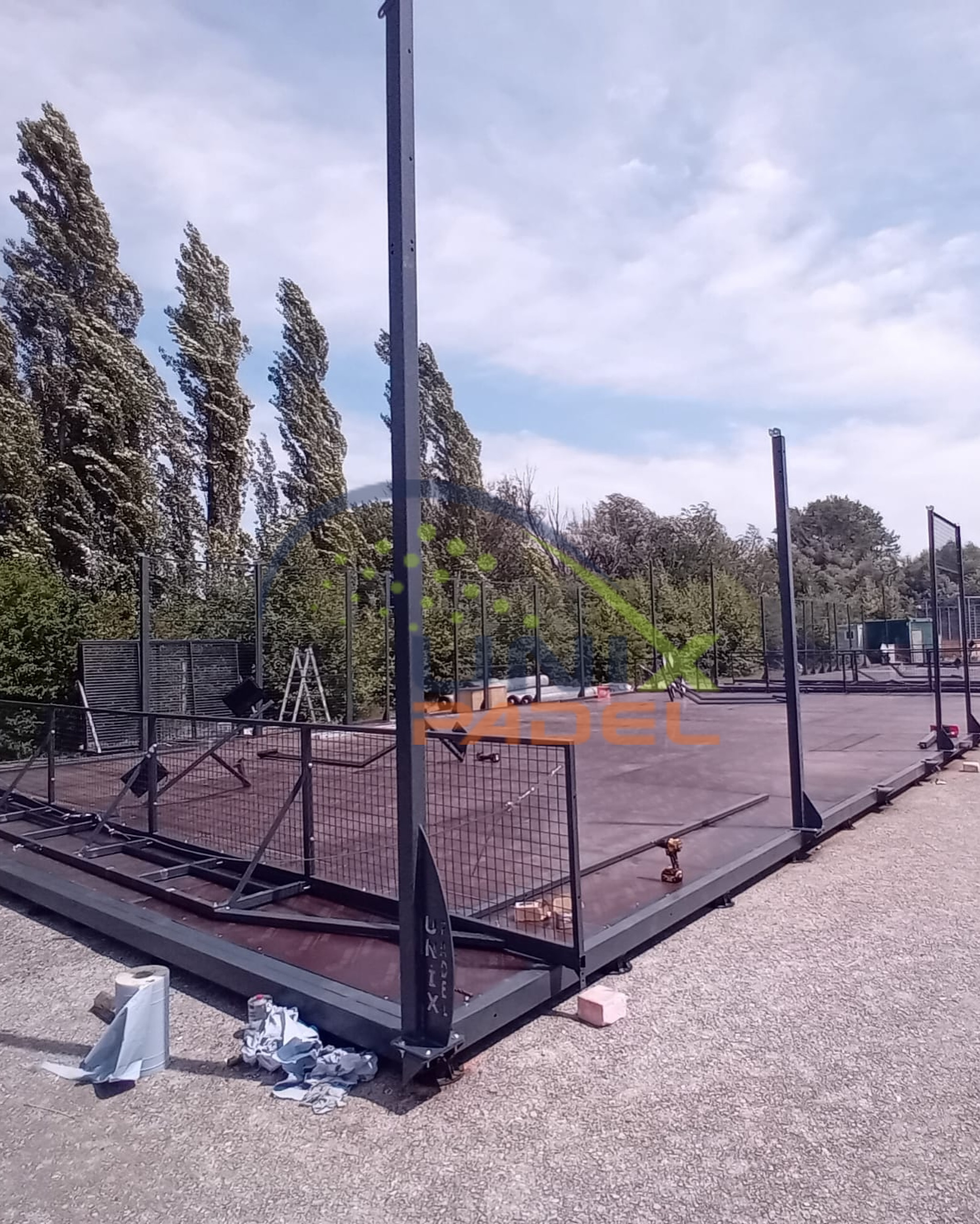 Installation process of the flat floor padel court